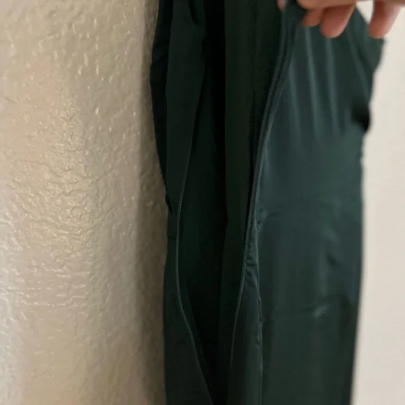NWOT Dreaming of Elegance Emerald Satin One-Shoulder Maxi Dress - Picture 5 of 8